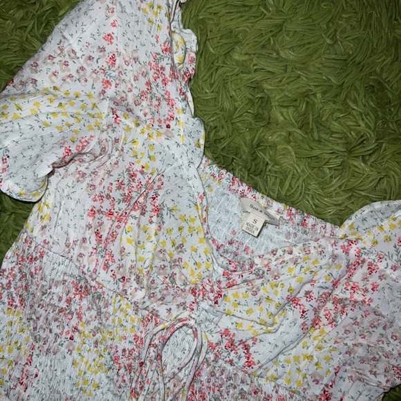 Floral top - Picture 2 of 3